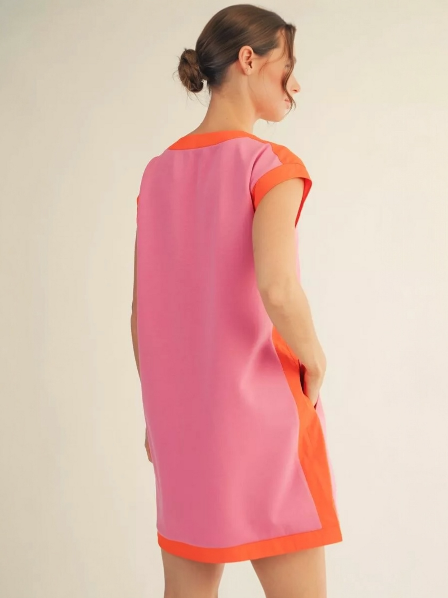 Jodifl Contrast Accent V-Neck Dress – Pink/Orange