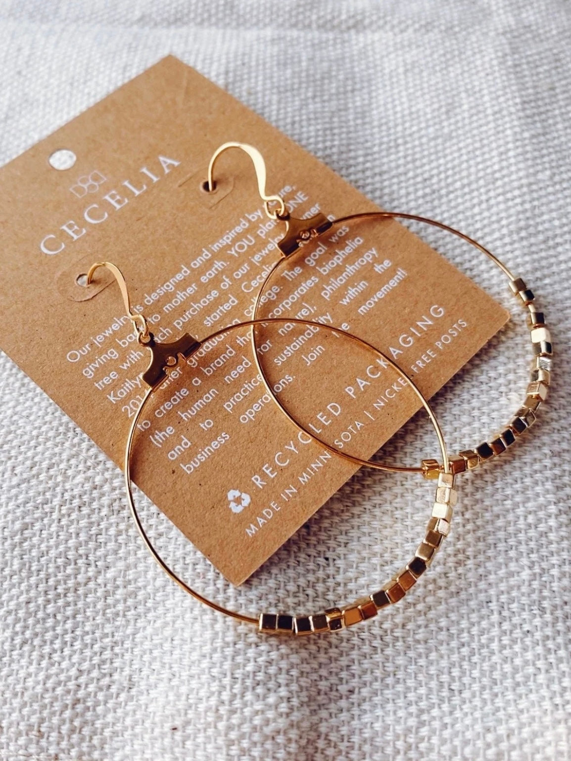 Hepburn Elegant Hoop Earrings | 2 mm Shiny Square