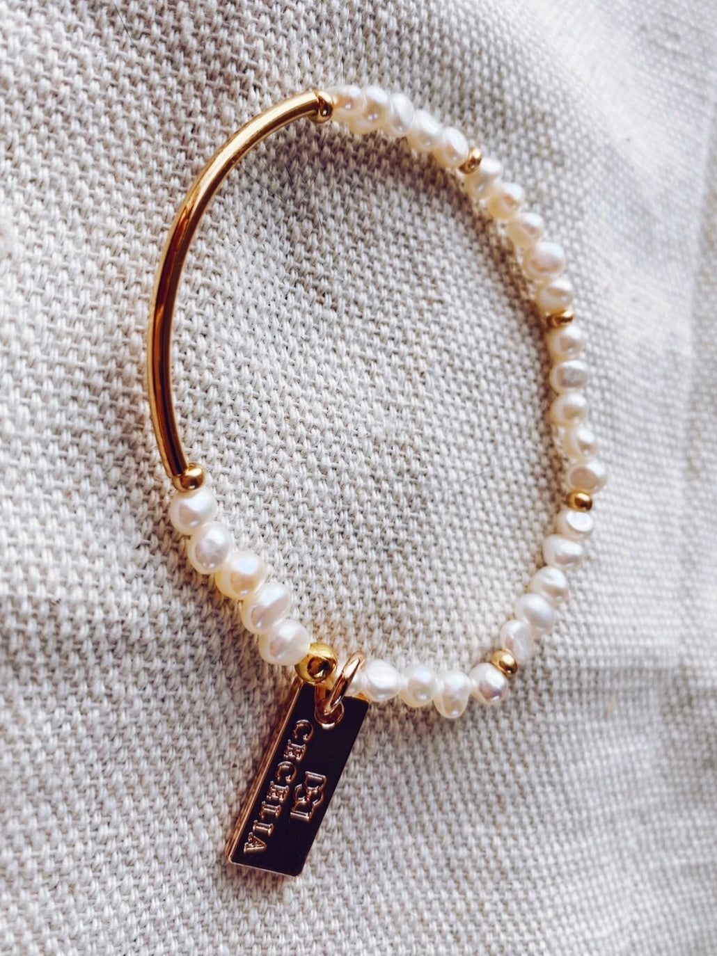 Hepburn Single Bracelet with Gold Bar | Freshwater Pearl